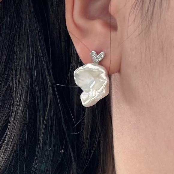 Large baroque pearl earrings - Picture 5 of 8